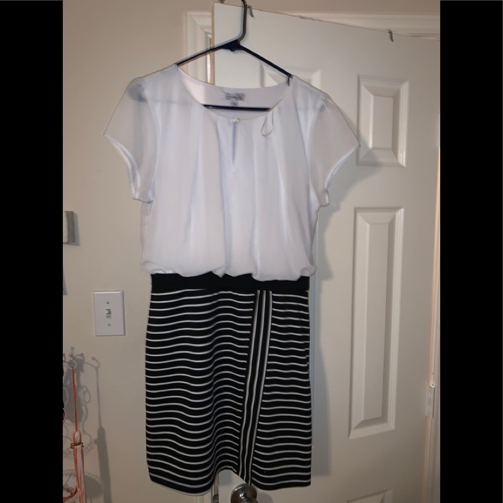 Dress with fitted bottom